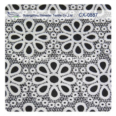 China Weiß gesticktes Spitze-Gewebe, Polyester wiederholte Blumenknospen-Seidengewebe-Kleid fournisseur