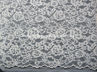 China Weiße geschnürte Spitze-Gewebe gestrickte Baumwollnylonrayon-Brautspitze für Kleidung fournisseur