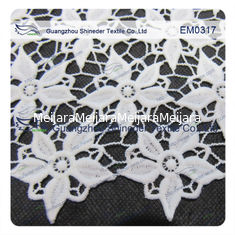 China Fünf-Blumenblatt-Blume stickte Spitze-Gewebe für Kleid/Damen ankleiden/Hochzeitskleid fournisseur