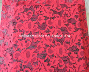 China Mode-rotes elastisches Guipurespitzen-Stickerei-Spitze-Gewebe für Brautkleider fournisseur