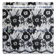 China Polyester-Garn Chantilly-Spitze-Guipurespitzen-Blumen-Anmut-Baumwollspitze-Gewebe für Brautkleid fournisseur