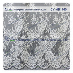 China Modische Vogue gestickte Spitze Chantilly, Elfenbein-Hochzeits-Kleiderspitze-Gewebe fournisseur