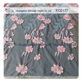 Gesticktes Polyester-Spitze-Gewebe für die heiße Sommer-Kleidungs-Hautecouture mit Blumen fournisseur
