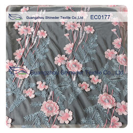 Gesticktes Polyester-Spitze-Gewebe für die heiße Sommer-Kleidungs-Hautecouture mit Blumen fournisseur