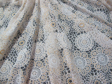 Weißes Baumwoll-Polyester-Spitze-Gewebe starke geometrische Burnout-Spitze für Kleiderdekoration (CY-DK0023) fournisseur