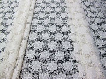 Druckbaumwollreizend Polyester-Spitze-Gewebe mit ganz vorbei Spitze für Dame Garment (CY-DK0021) fournisseur