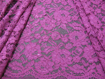 Elegantes purpurrotes Häkelarbeit-Blumen-Spitze-Gewebe-Nylonrayon-Material für Kleid fournisseur