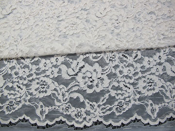 Weiße geschnürte Spitze-Gewebe gestrickte Baumwollnylonrayon-Brautspitze für Kleidung fournisseur