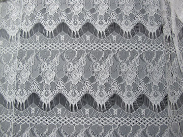 Weiße Blumennylonspitze-Gewebe-Wimper-Spitze-Ordnung für Dame Dress fournisseur