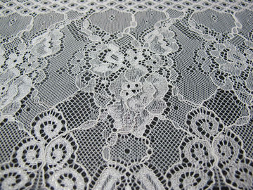 Weiße Blumennylonspitze-Gewebe-Wimper-Spitze-Ordnung für Dame Dress fournisseur