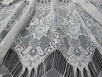 Weiße Blumennylonspitze-Gewebe-Wimper-Spitze-Ordnung für Dame Dress fournisseur