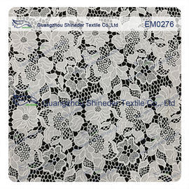 Maschen-Polyester-Spitze Gewebe-weiße Blume stickte Spitzematerial für Mädchenkleid fournisseur