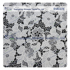 Maschen-Polyester-Spitze Gewebe-weiße Blume stickte Spitzematerial für Mädchenkleid fournisseur