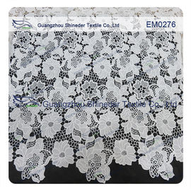 Maschen-Polyester-Spitze Gewebe-weiße Blume stickte Spitzematerial für Mädchenkleid fournisseur