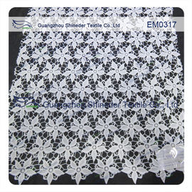 Fünf-Blumenblatt-Blume stickte Spitze-Gewebe für Kleid/Damen ankleiden/Hochzeitskleid fournisseur