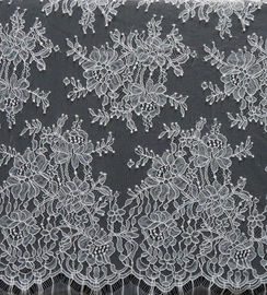 150cm Breiten-Nylonspitze-Gewebe-weiße Blumen-Entwurf für Kleid fournisseur