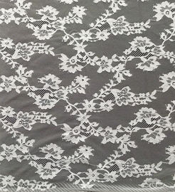 Weiße umweltfreundliche färbende Nylonspitze-Gewebe-Licht-Netz-Maschen-kleine Blumen-Dame Dress fournisseur