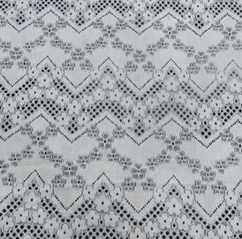 Blumenlinie durchlöchert Baumwollnylonspitze-Gewebe für die Damen, die 150CM Breite kleiden fournisseur